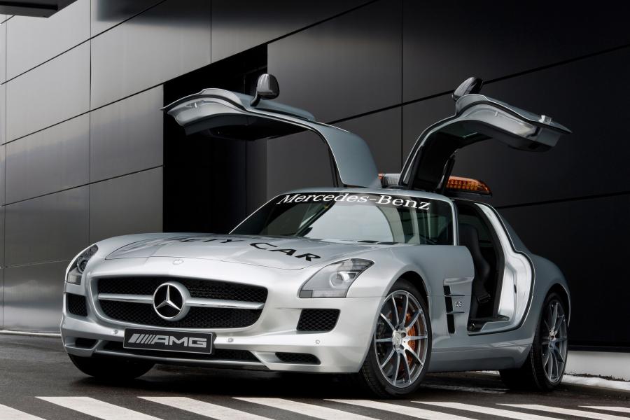  Mercedes-Benz SLS AMG F1 Safety Car 2010 года  (фото 9 из 46)